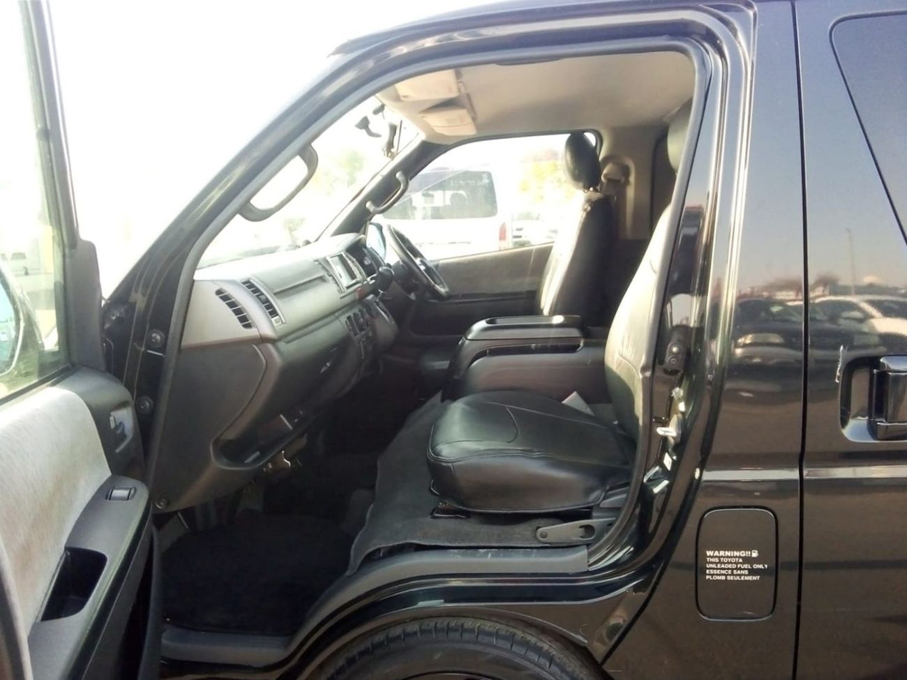 تويوتا هاياس TOYOTA HIACE VAN RIGHT HAND DRIVE (PM1648)