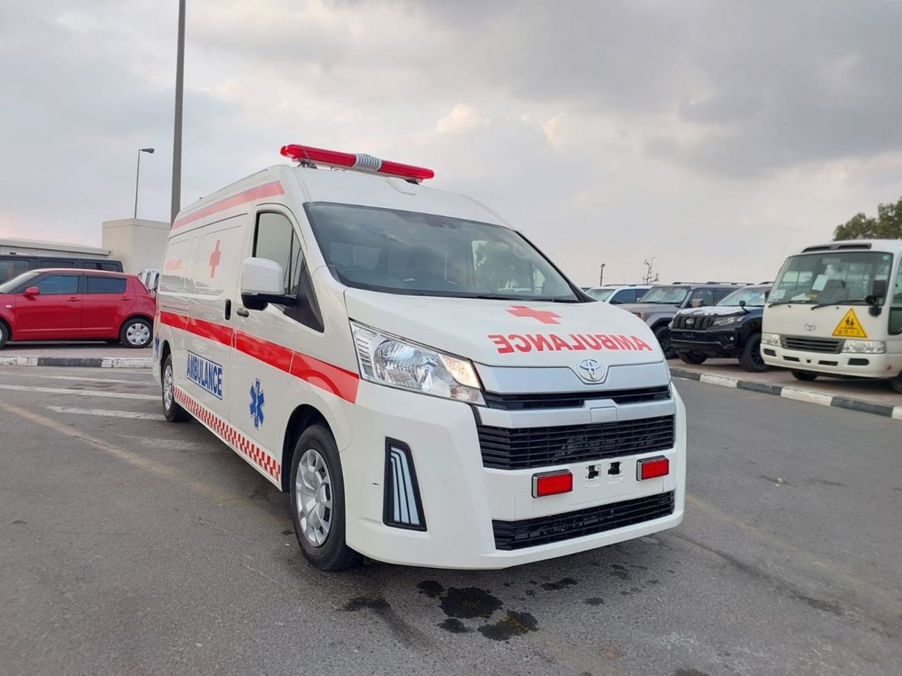 Toyota Hiace TOYOTA HIACE VAN AMBULANCE  RHD 2023 MODEL 2.8 L DIESEL AUTOMATIC(PM22474)