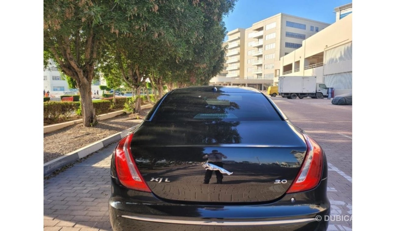 Jaguar XJ Luxury