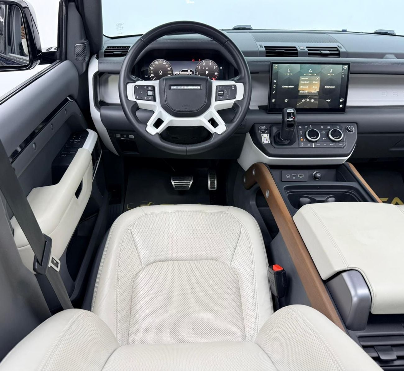 لاند روفر ديفندر 2024 Land Rover Defender 110 HSE P400, 2028 LR Warranty, 2029 LR Service Pack, Fully Loaded, GCC