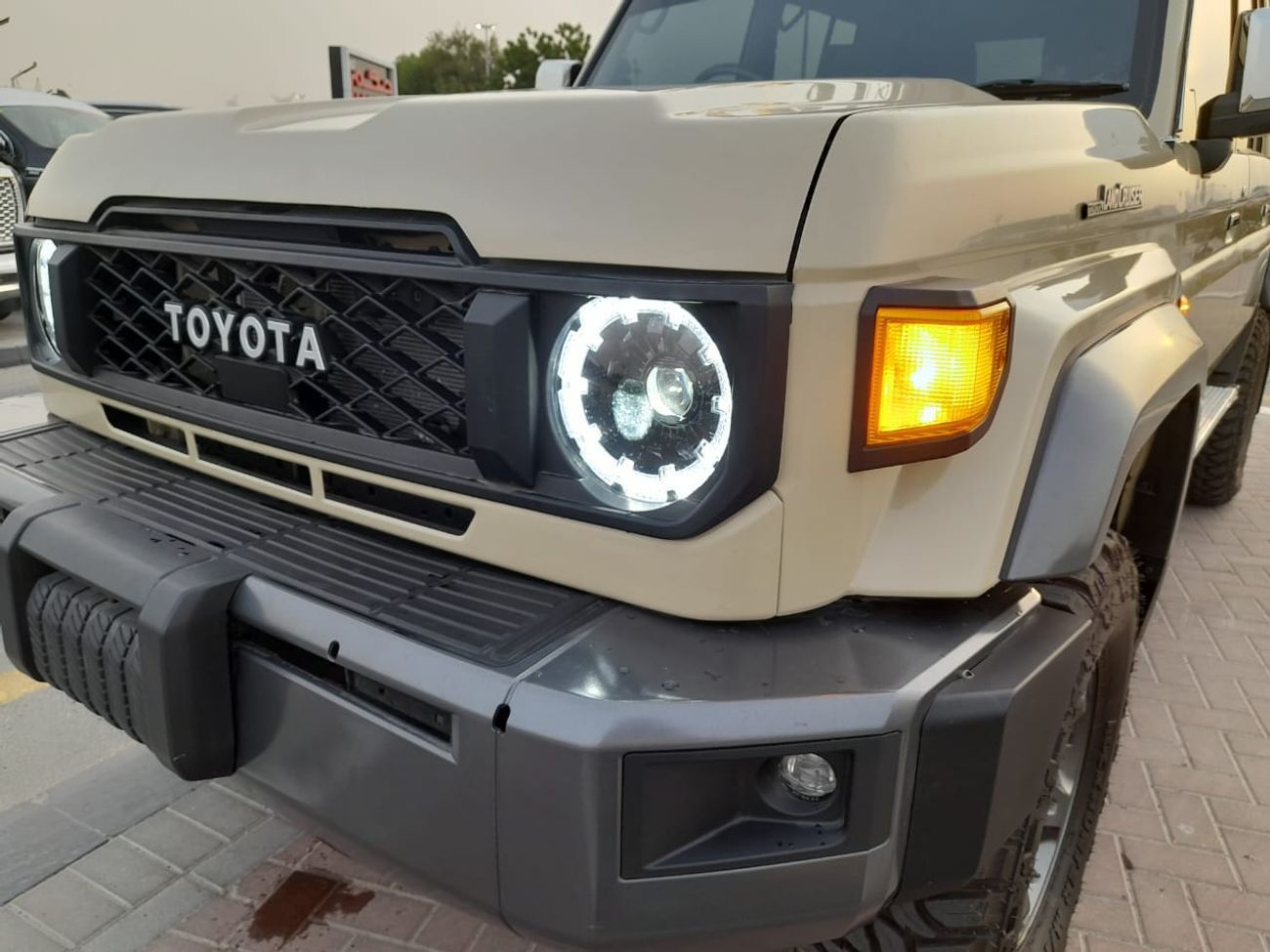 Toyota Land Cruiser Pick Up Right-Hand drive 4.5 V8 1VD diesel manual low kms facelifted