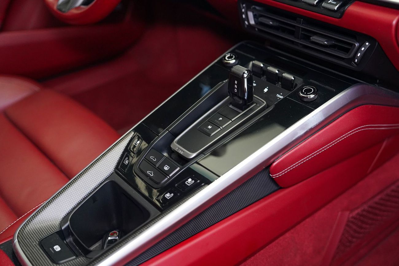 بورش 911 Turbo S 3.8L (640 HP) Coupe