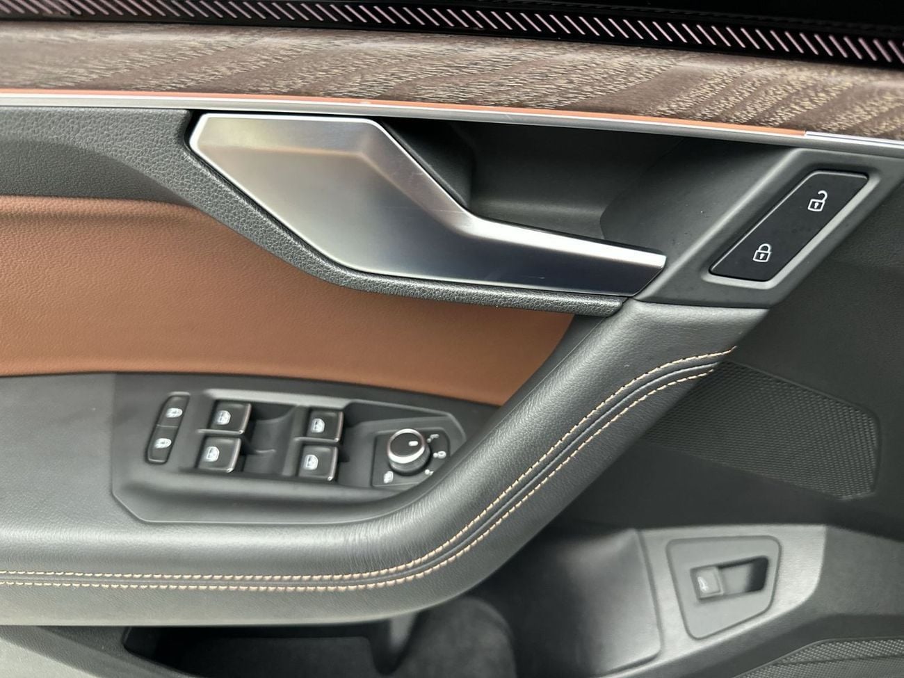 Volkswagen Touareg ELEGANCE with Sunroof - Leather Seats 3L