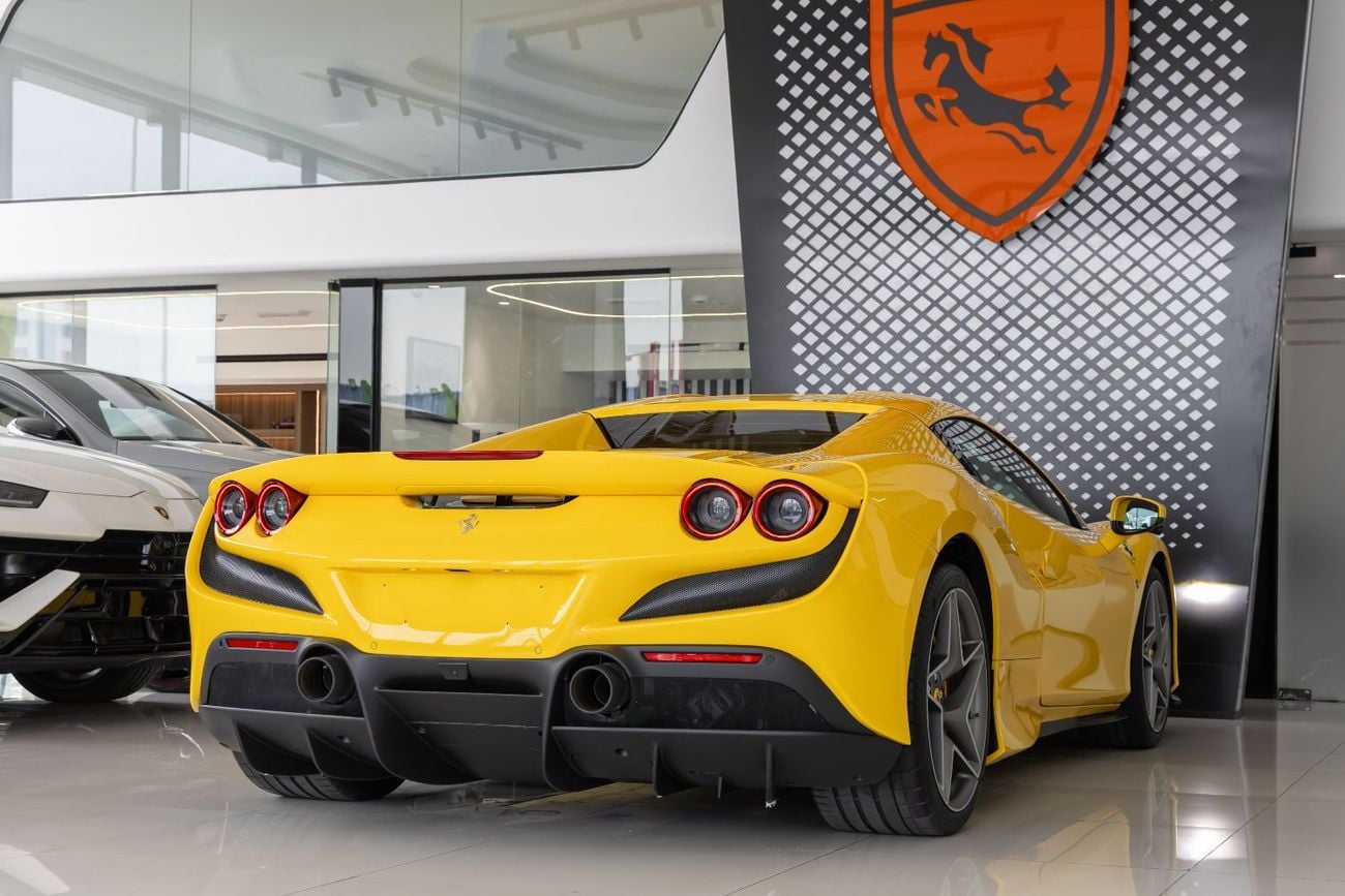 فيراري ف ٨ سبيدر Ferrari F8 Spider 2022 | Pristine | Fully Carbon Interior &amp; Exterior | Carbon Steering &amp; Pad