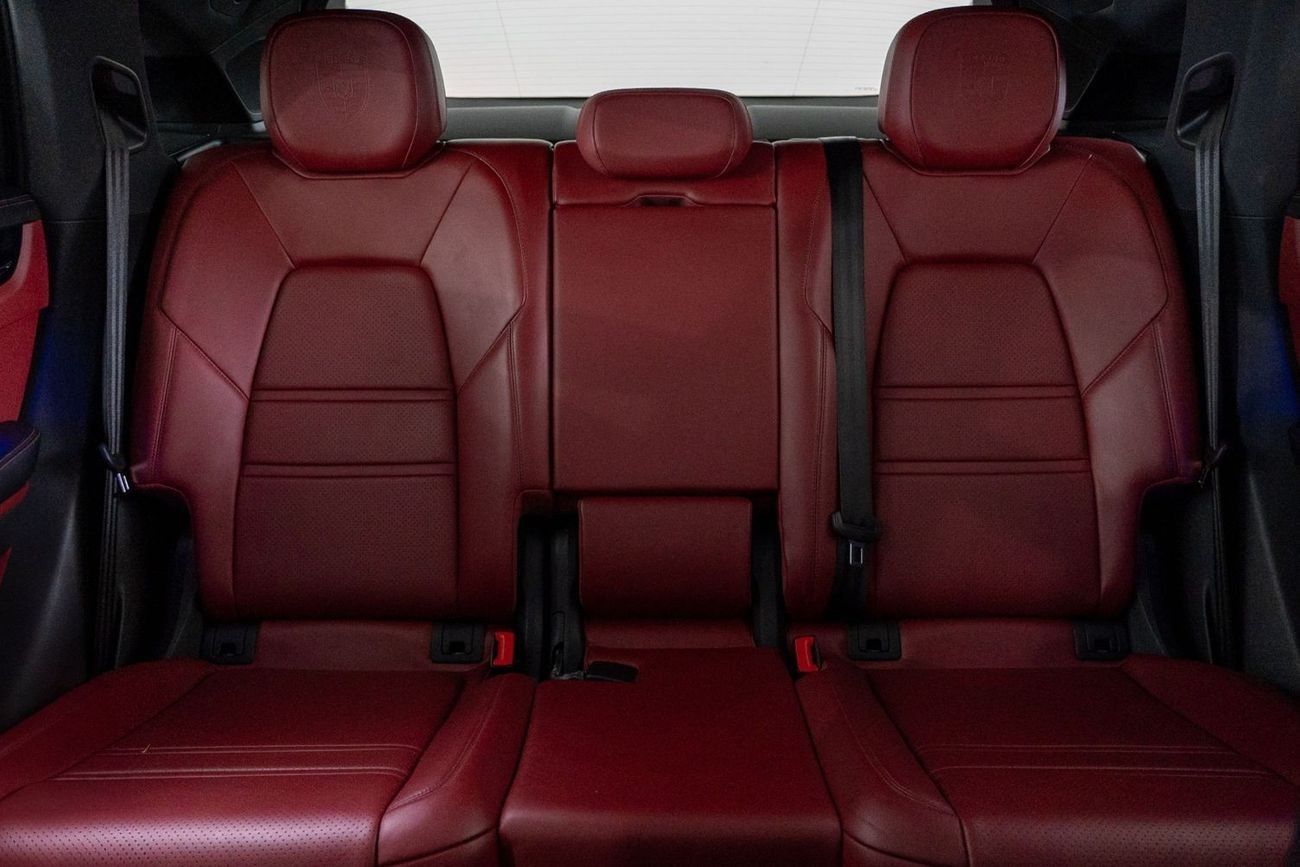 Porsche Cayenne Std 3.0L (340 HP)