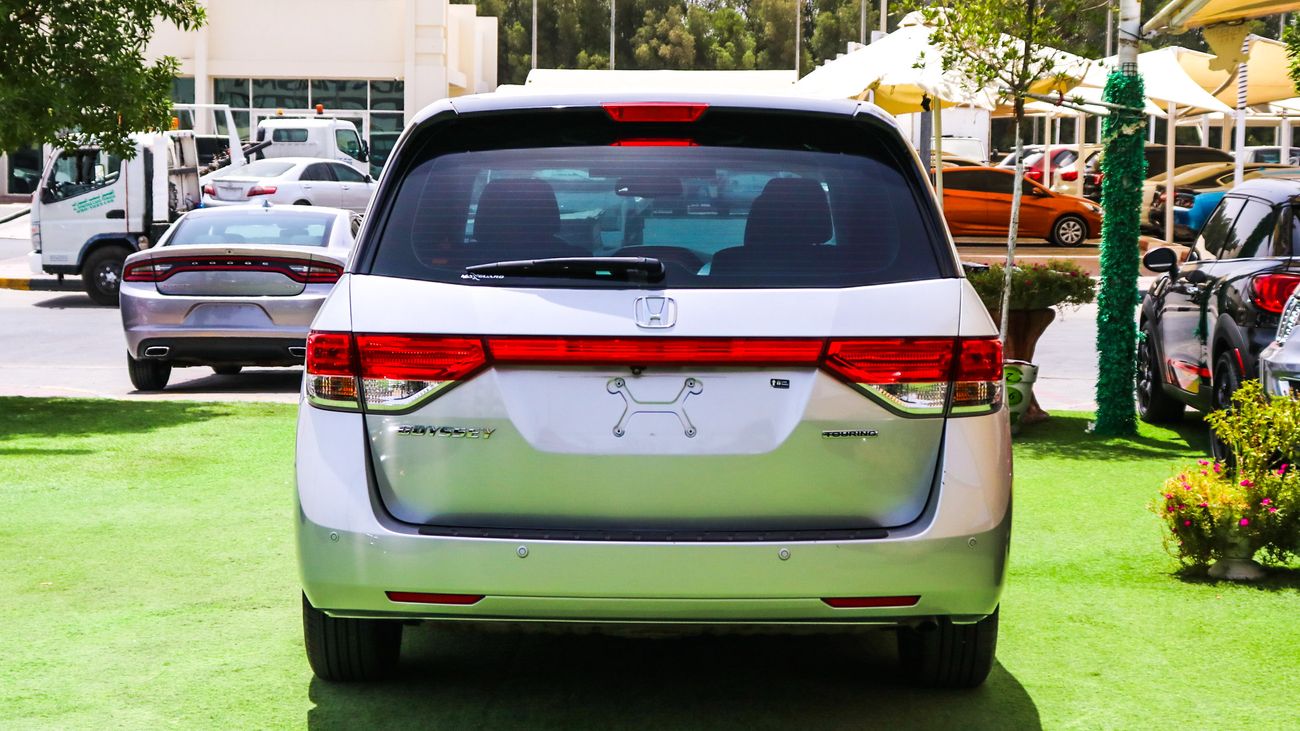 Used Honda Odyssey 2015 for sale in Sharjah 439175