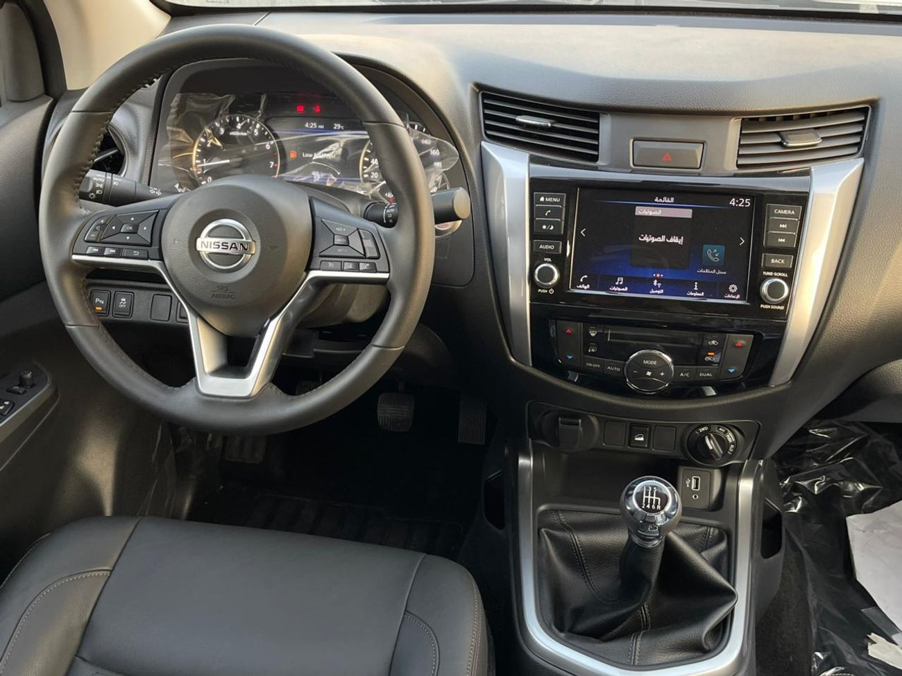 Nissan Navara G 2.5L 4WD M/T Nissan Navara Double Cab  2.5L Petrol 4WD 5 Seater MT