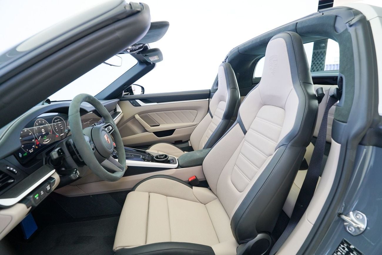 Porsche 911 Targa 4GTS 3.0L (450 HP)