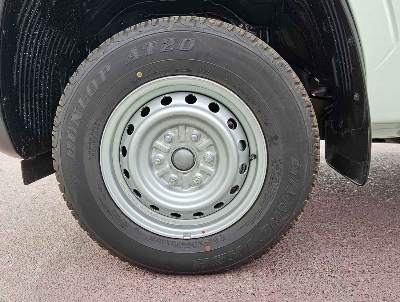 Mitsubishi L200 2.4L V4 Diesel, Quantity Available, Price Negotiable for Quantity Buyers (CODE # L2DDMB)