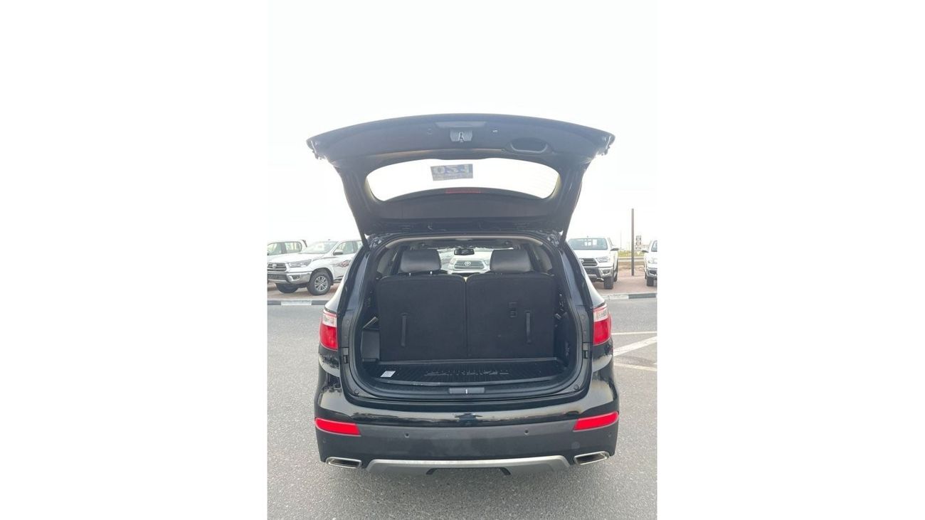 Hyundai Santa Fe 2015 Hyundai Santa Fe Ultimate Limited Edition Full Option - 3.3L V6 - AWD 4x4 - 7 Seater Full Panor