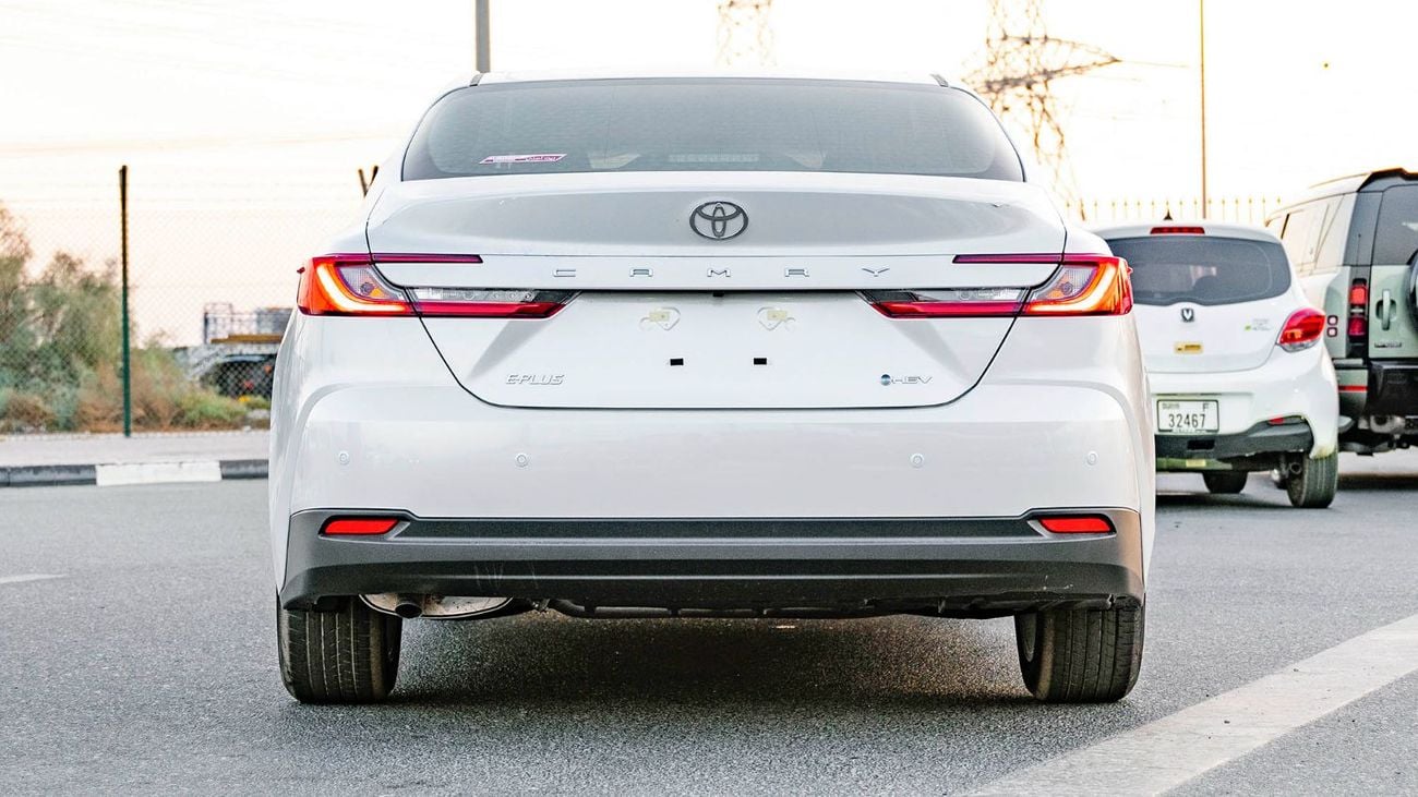 Toyota Camry 2025 Toyota Camry E-plus 2.5L Hybrid AT (White)