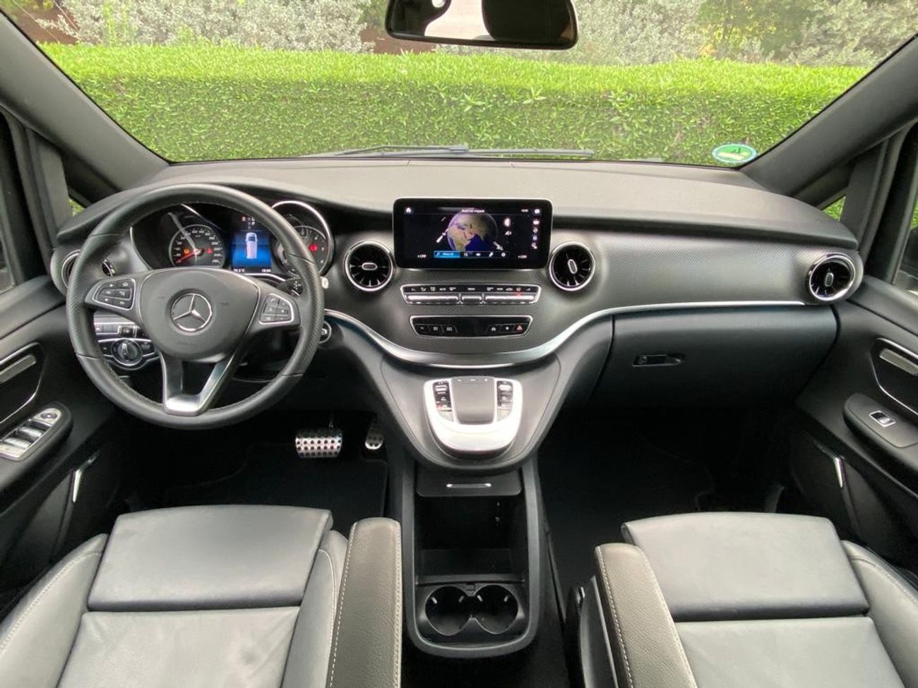 مرسيدس بنز V 300 Mercedes V-300 Desil V4 2022 Orginal Paint - Low Mileage - under warrnty Germany