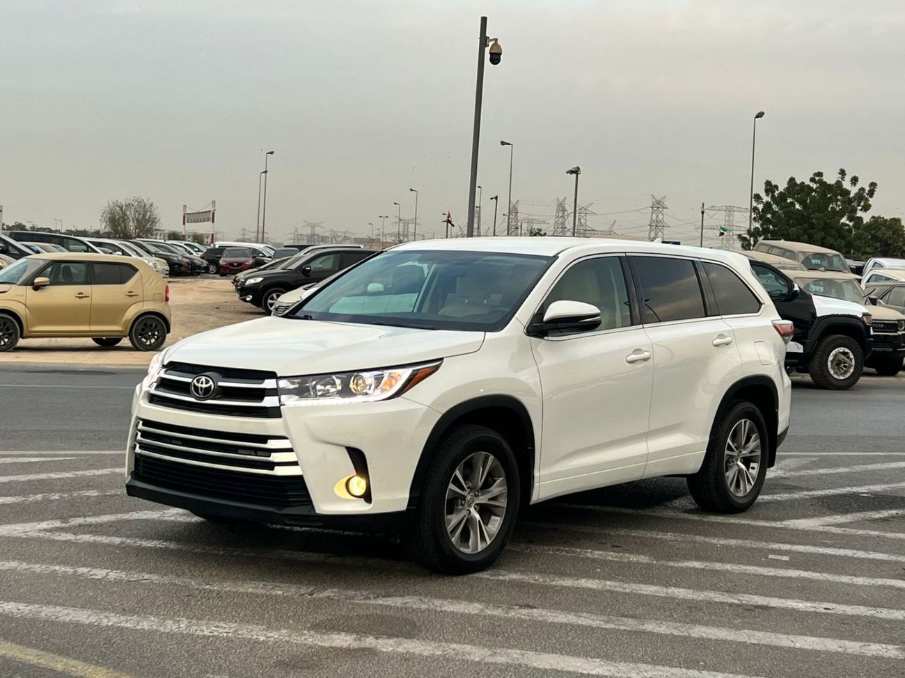 تويوتا هايلاندر 2015 Toyota Highlander LE+ Plus 3.5L V6 - Interior Beige - 7 Seater 4x4 AWD - Electric Seat With Big