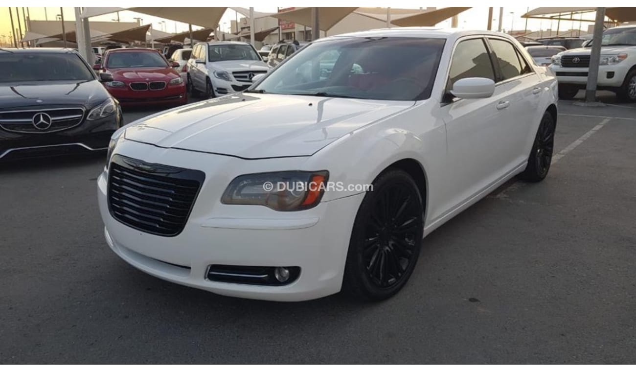 Chrysler 300s CRYSRAL MODEL 2013 CAR PERFECT CONDITION FULL OPTION PANORAMIC ROOF LEATHER SEATS NAVIGATION BLUETOO