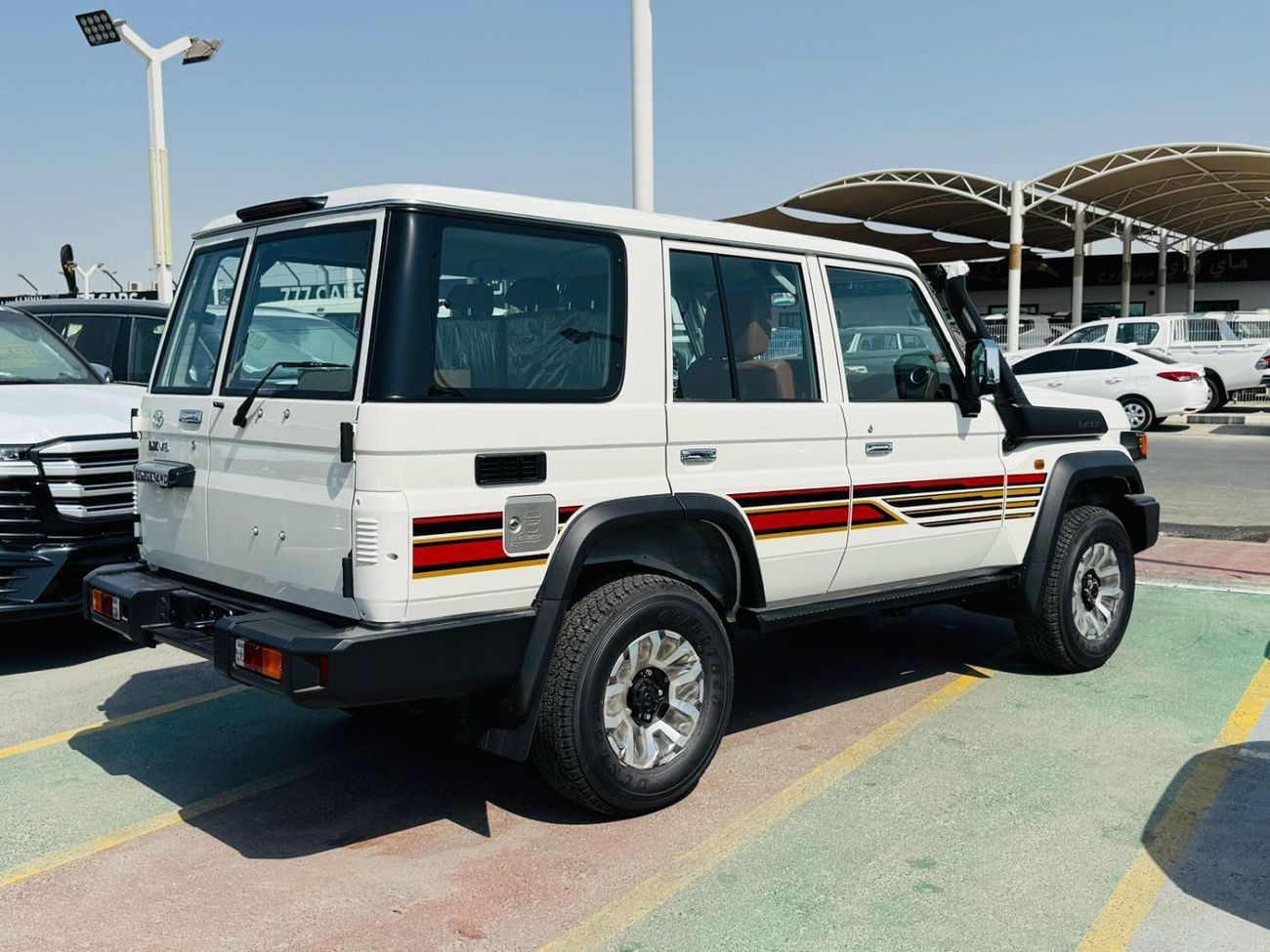 Toyota Land Cruiser TOYOTA LC76 5DOOR 4.0L PTR GCC A/T F/O WHITE 2025