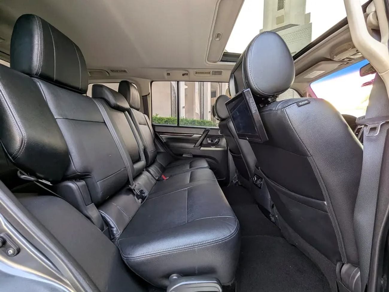 ميتسوبيشي باجيرو GLS TOP FULL OPTION V6 3.8L IN EXCELLENT CONDITION