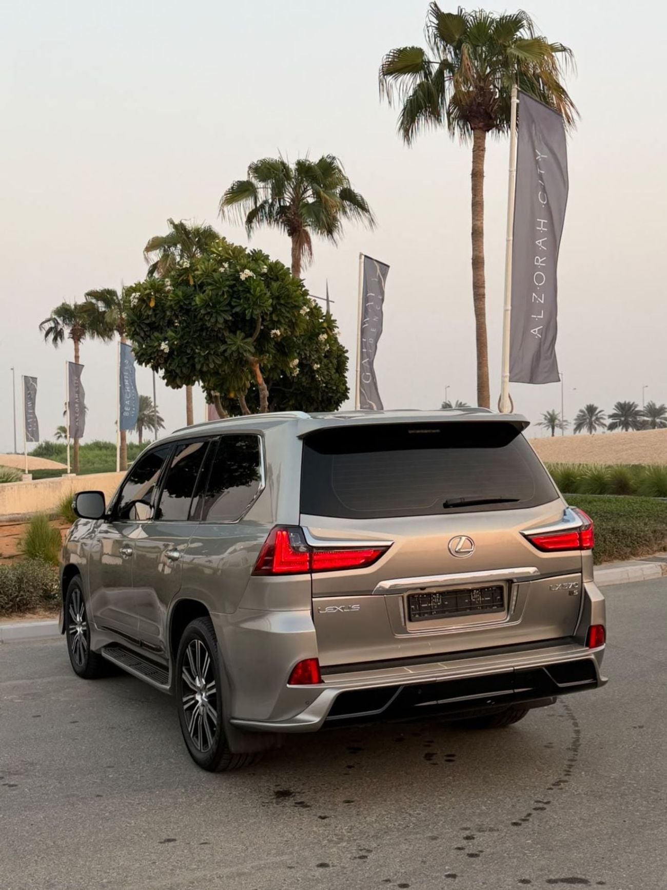 لكزس LX 570 بلاتينيوم سيجنتشر
