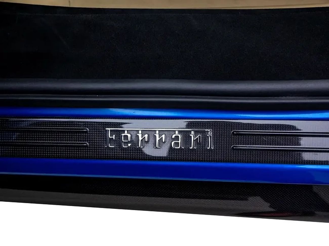 فيراري 296 GTS Standard