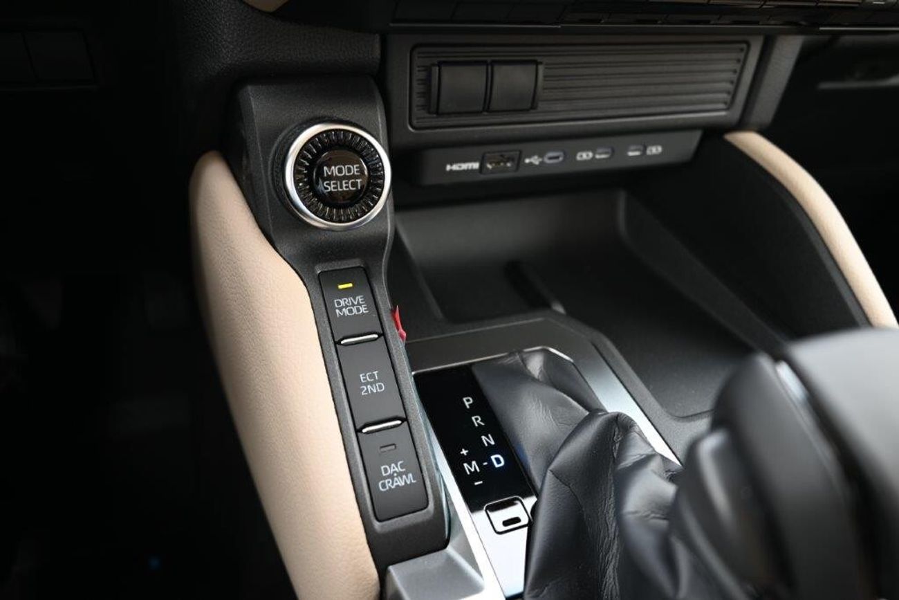 تويوتا برادو GXL 2.4L Turbo 7 Seat Automatic