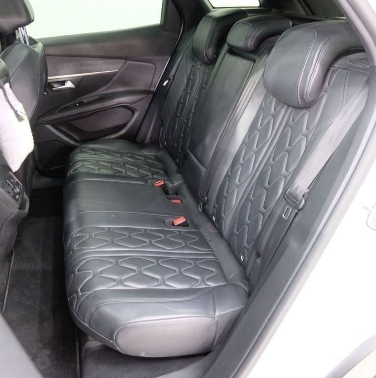 بيجو 3008 Peugeot 3008 GT Line 2019 White-1.6L-FWD-Car is in Excellent Condition-Accident Free-Totally Origina