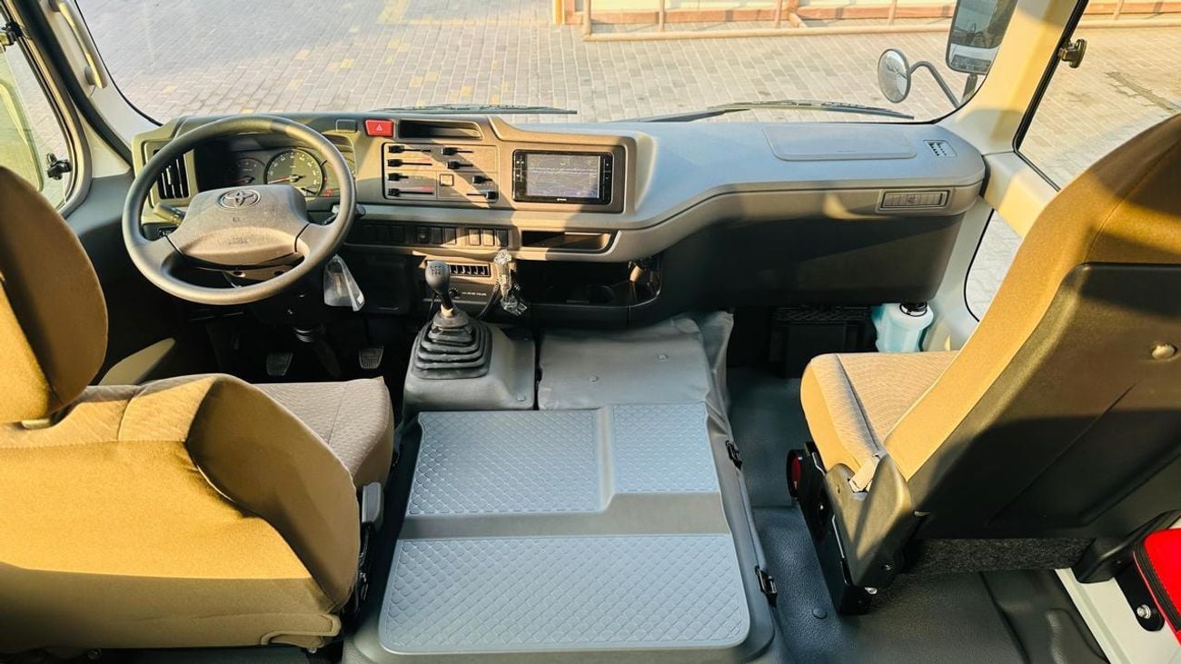 تويوتا كوستر 4.0L DIESEL 23 SEATER MANUAL TRANSMISSION