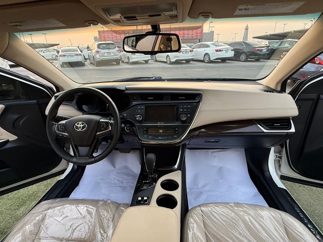 Toyota Avalon SE+ full option ,in showroom condition