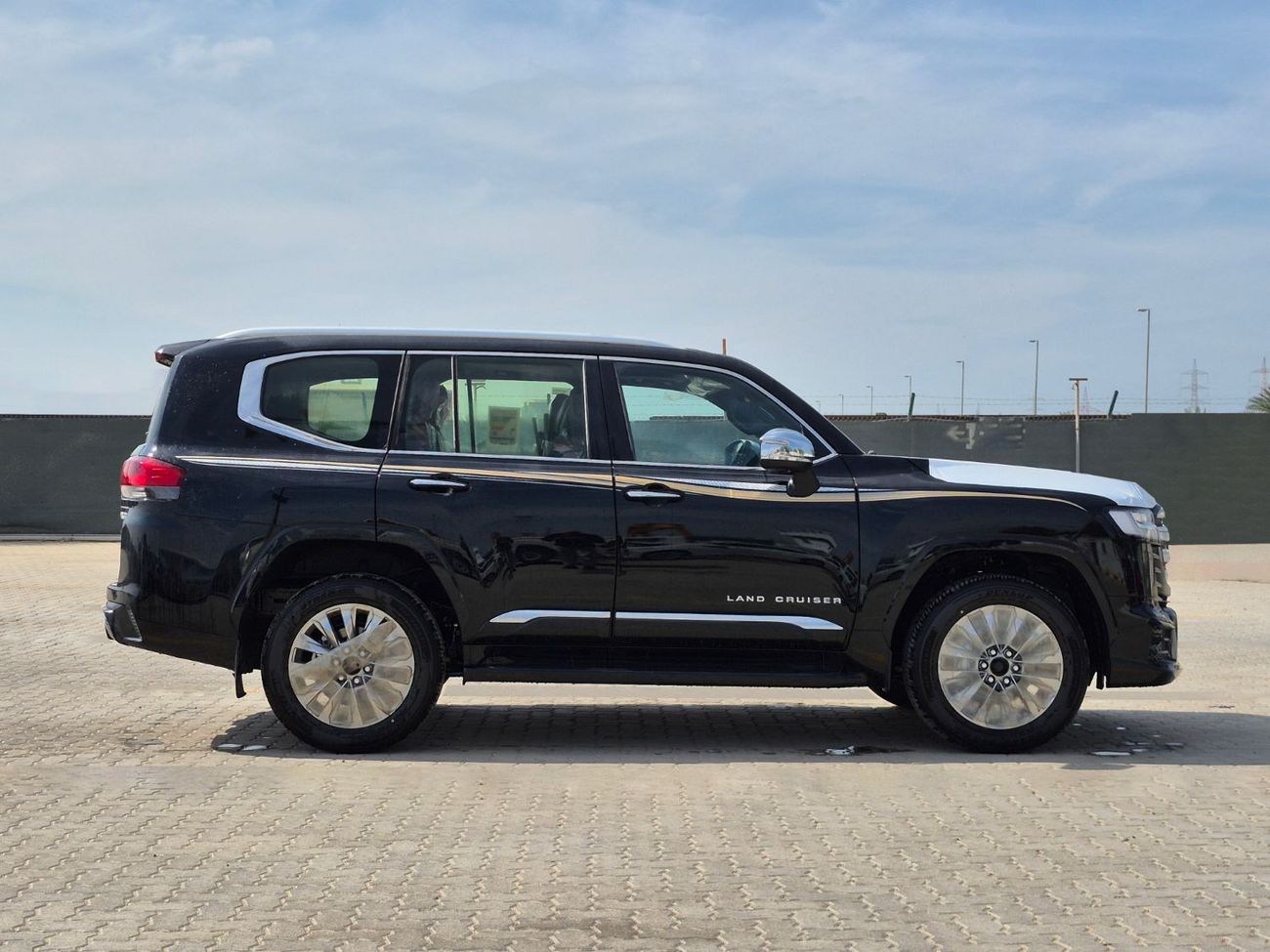 تويوتا لاند كروزر LC300 3.5L TWIN TURBO VXR FULL OPTION PETROL V6 AT 7S 2026MY
