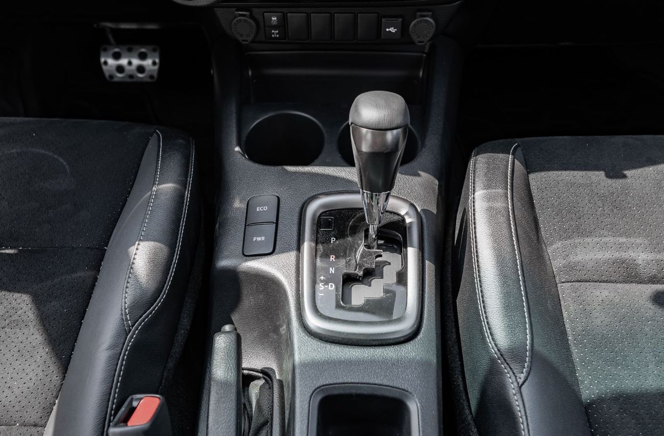 تويوتا هيلوكس 2025 Toyota Hilux GR-Sport 4.0L AT Petrol (Black)