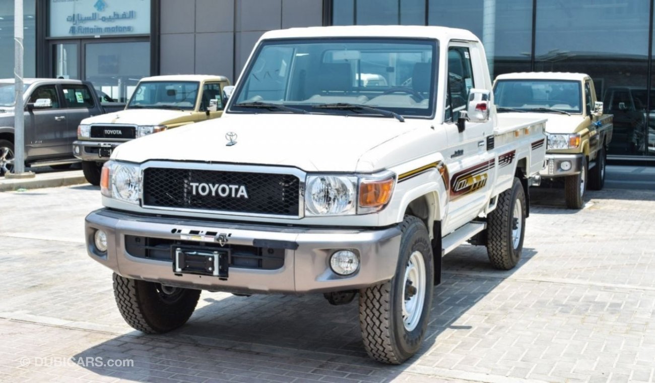 Toyota Land Cruiser Pick Up Toyota Land Cruiser Pick UpLX V6 4.0ltr,petrol winch, difflock, 4/4, power window, center lock, wood