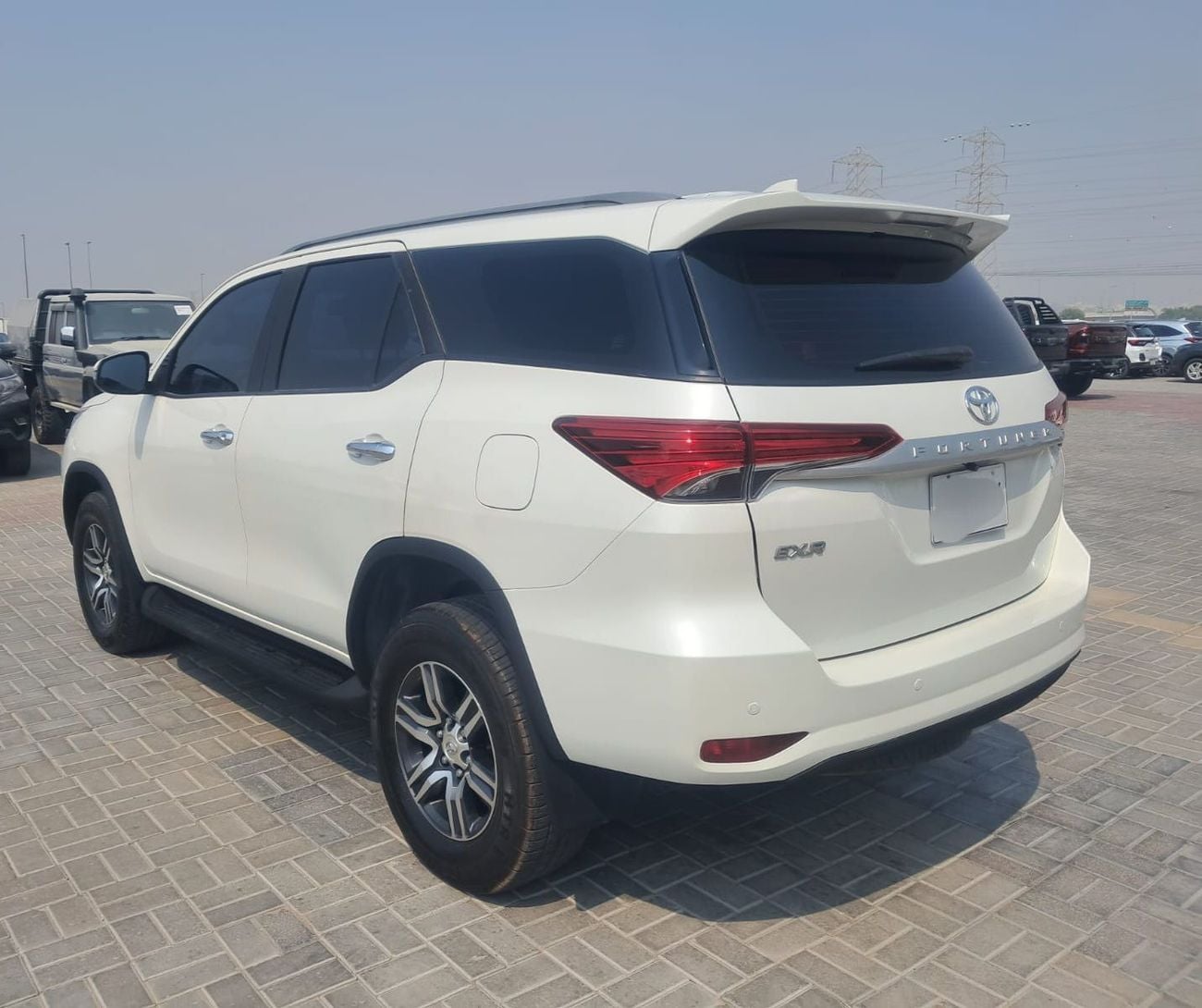Toyota Fortuner EXR 2.7L v4 petrol Engine Colour White Transmission Automatic  7seats power steering power window contro