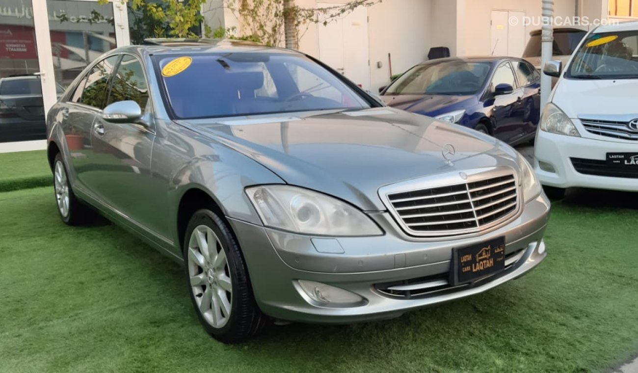 مرسيدس بنز S 500 وارد - رقم واحد - فتحة - جلد - حساسات -شاشة -رنجات -بدون حوادث بحالة ممتازة لاتحتاج لاى مصاريف