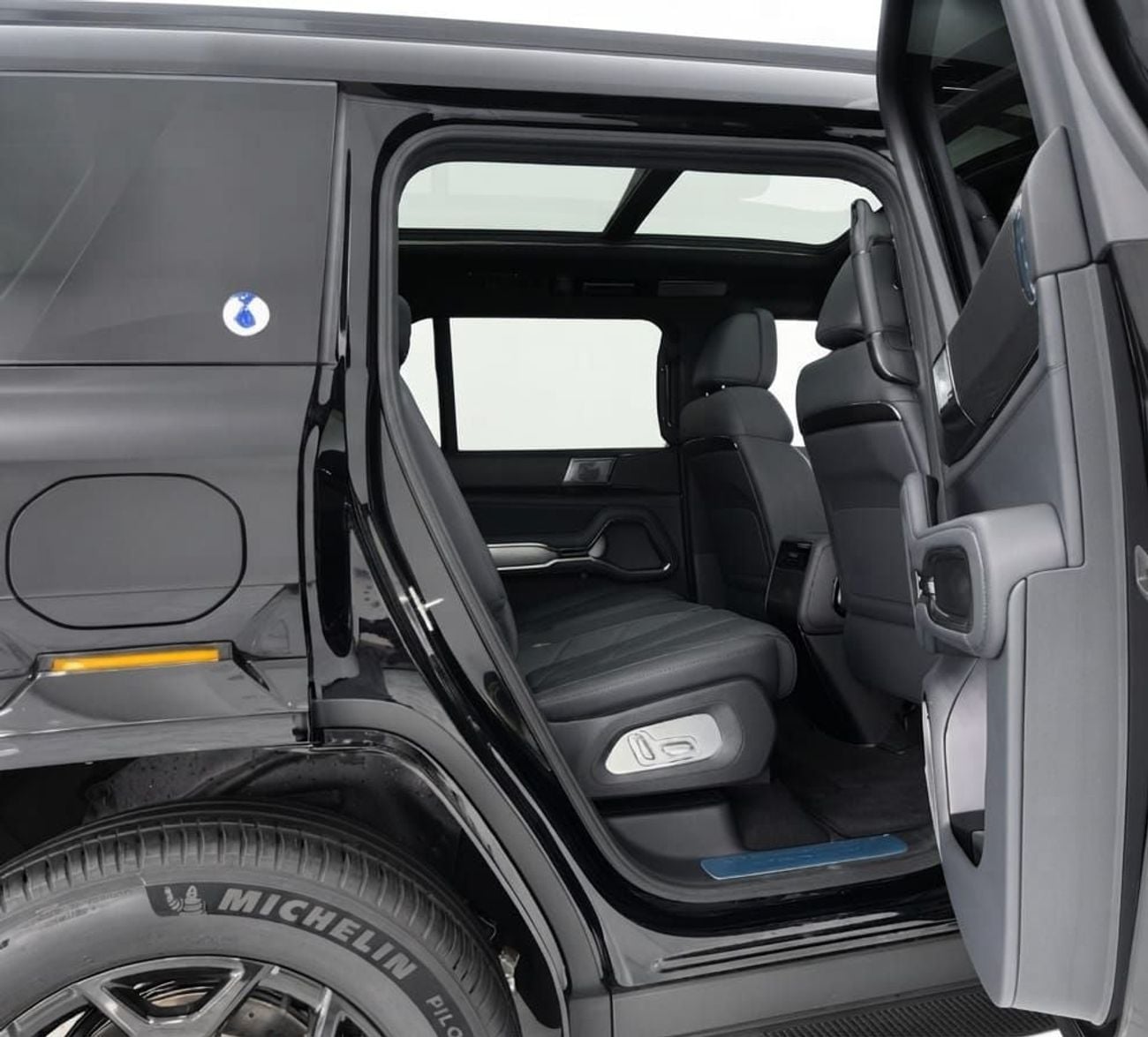 Denza B8 FLAGSHIP PHEV .SUV/CROSSOVER-Four Wheel Drive 7 Seats al- futtaim ▾