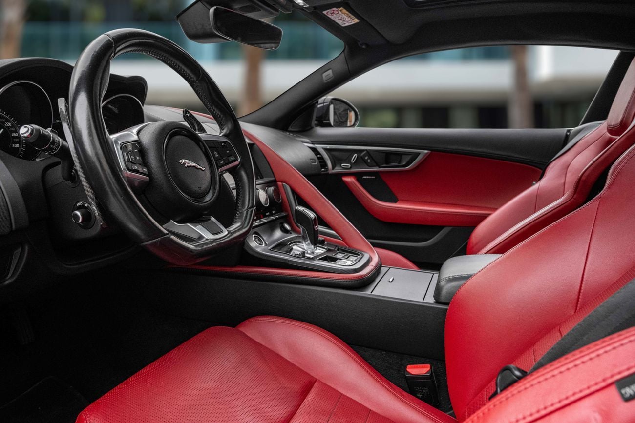 جاكوار F Type F-Type R-Dynamic | 2,742 P.M | 0% Downpayment | Impeccable Condition!