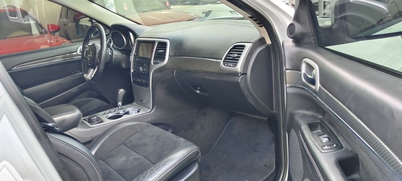 Jeep Grand Cherokee SRT8 6.4L