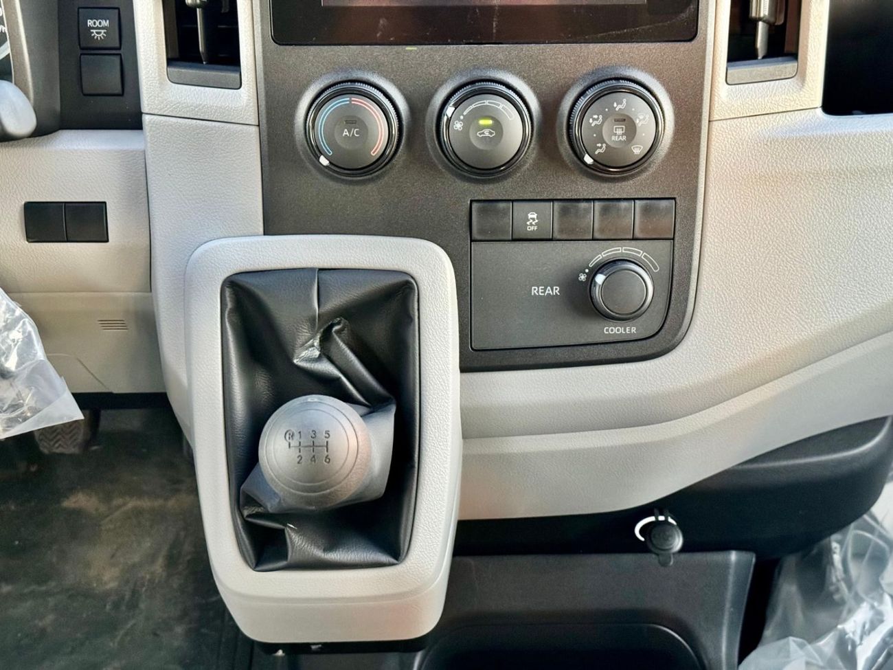 Toyota Hiace Van High Roof 2.8L (174 HP) M/T 2025 Diesel