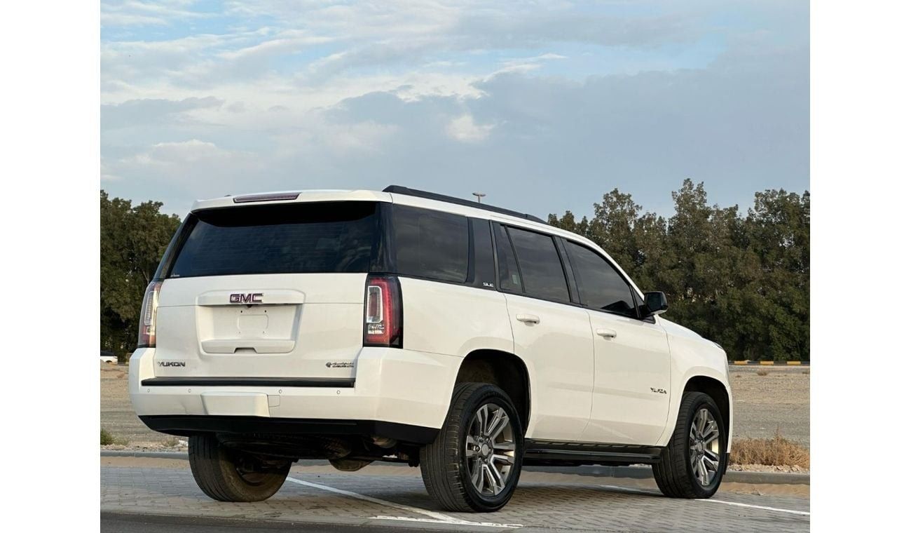 GMC Yukon SLE 5.3L 4WD (8 Seater) GMC YUKON 2017 GCC ORGINAL PAINT // ACCIDENT FREE // PERFECT CONDITION
