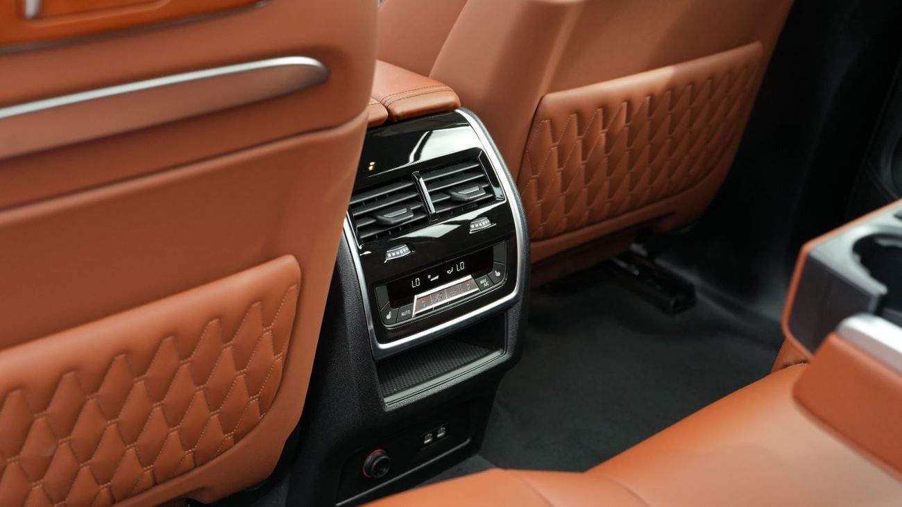 بي أم دبليو X7 M60i xDrive M-Sport Pro V8 Brooklyn Grey Metallic 2026 MY Export Only