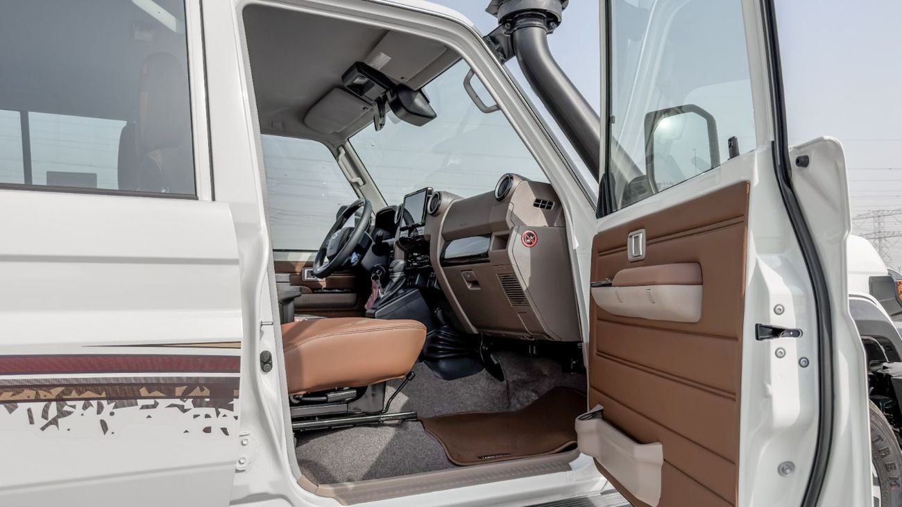 تويوتا لاند كروزر 70 LC76 LX 2.8L AT Diesel 2026 (White-Brown) Omani