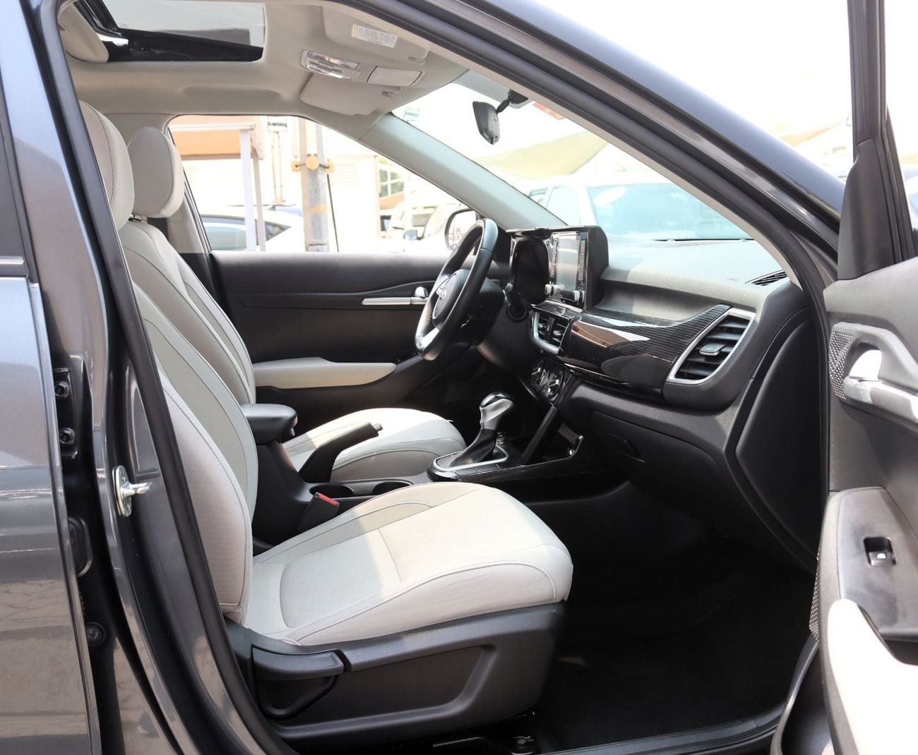 Kia Seltos EX ACCIDENTS FREE - GCC - ORIGINAL PAINT - SUNROOF - PERFECT CONDITION INSIDE OUT - 1600 CC