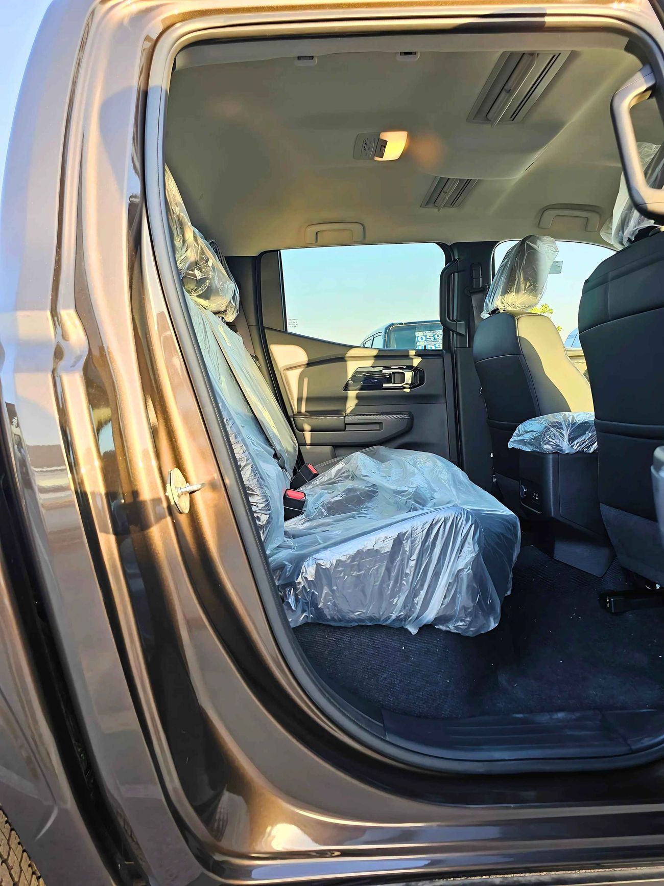 Mitsubishi L200 SPORTERO / 2.4L DSL/ A/T / FULL OPTION WITH BADGE/ 4WD (CODE # SPORTERO)