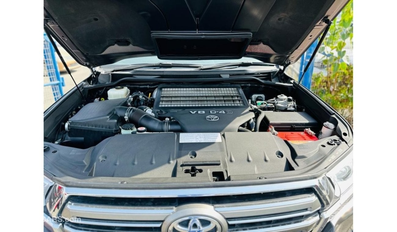 تويوتا لاند كروزر Toyota Landcruiser vxr RHD model 2020 diesel engine full option