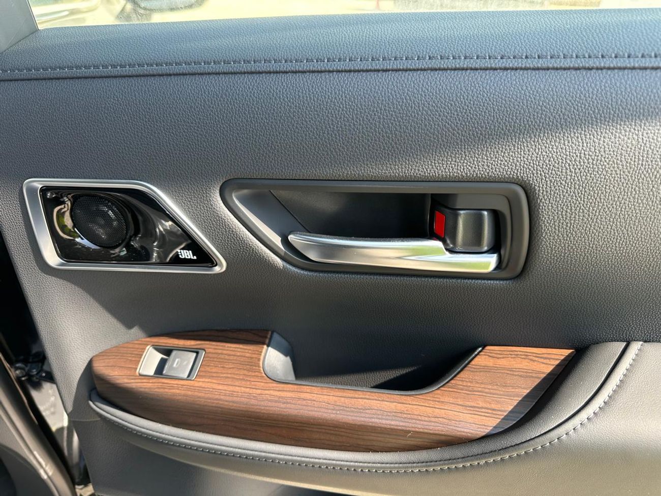 تويوتا لاند كروزر 2026 Toyota Land Cruiser LC300 VX 4.0L Petrol AT