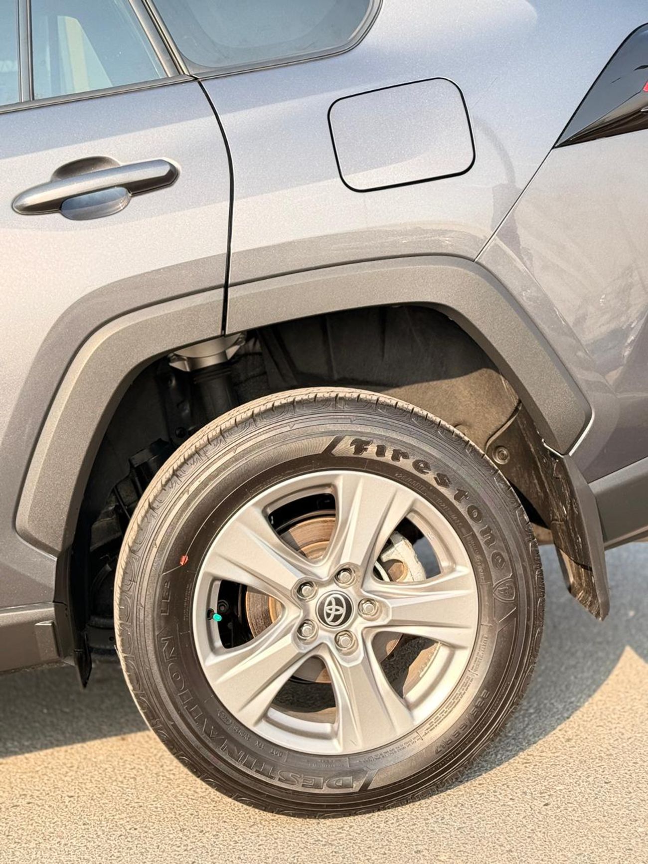 تويوتا راف ٤ XLE 2.5 L | Sunroof, push start 2024 model