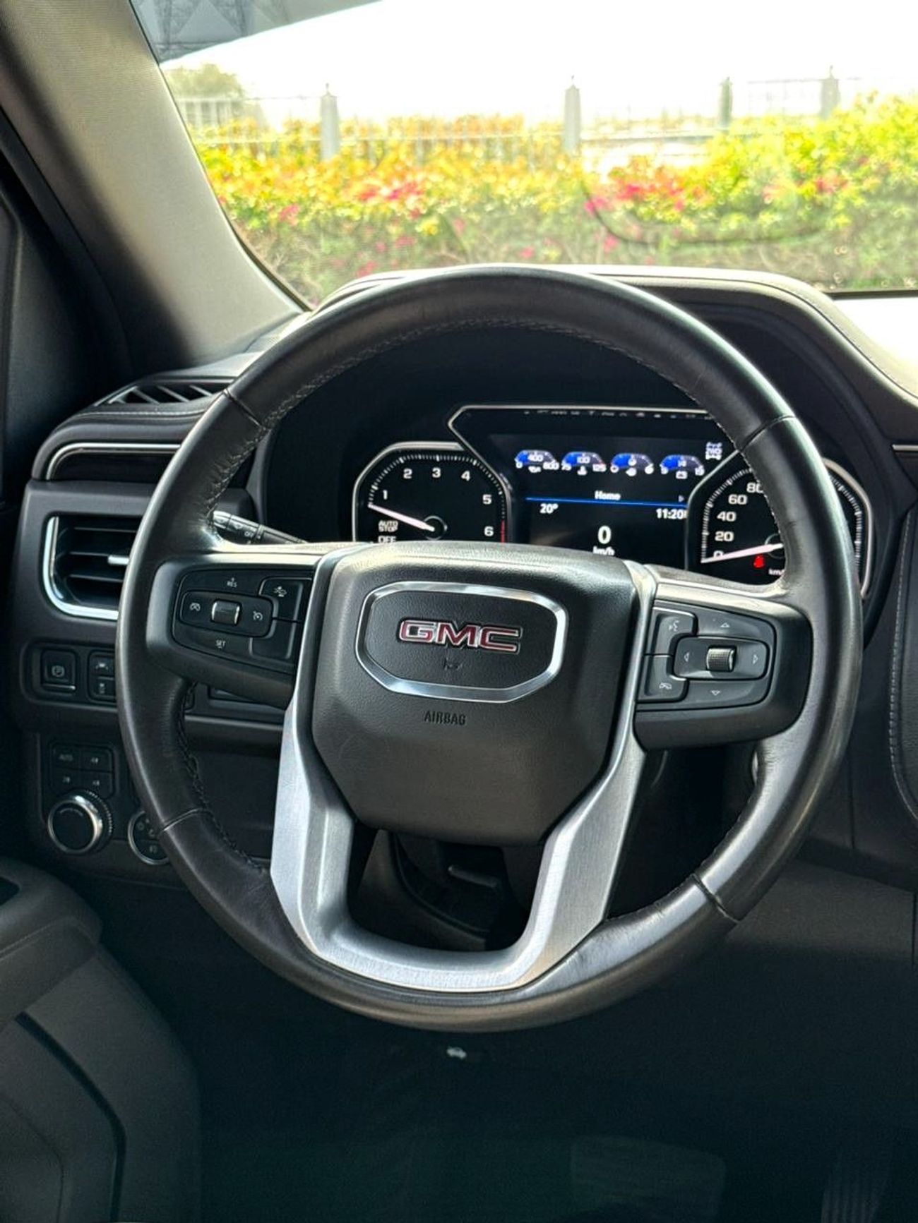 GMC Yukon SLE 5.3L 4WD (8 Seater) GMC YUKON SLE | YEAR: 2021 | GCC SPECS | KMS: 118,000 | FULL-SERVICE HISTORY