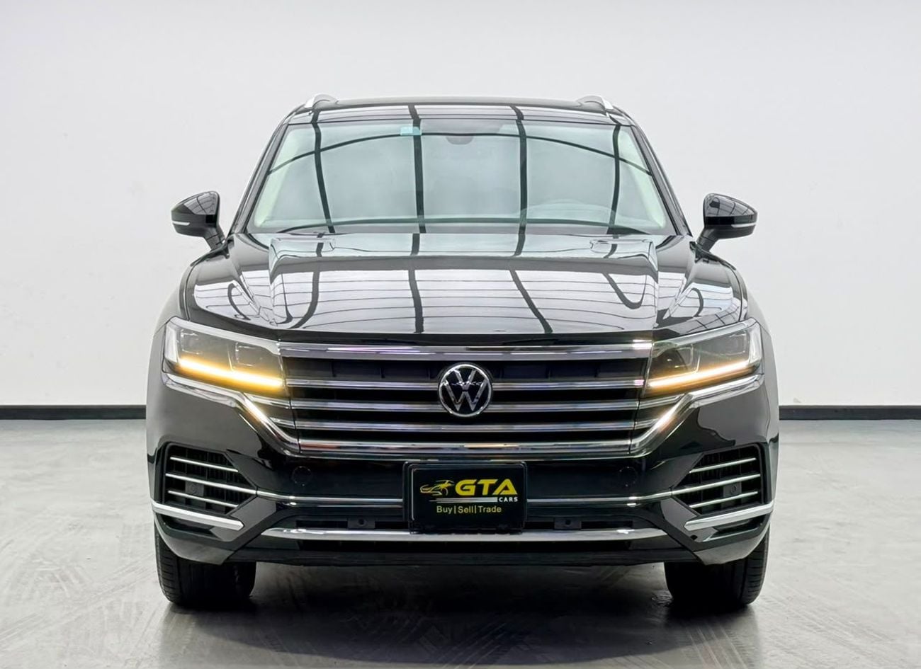 Volkswagen Touareg 2023 Volkswagen Touareg Atmosphere Plus, 2029 VW Warranty + Service Pack, Low Km, Fully Loaded, GCC