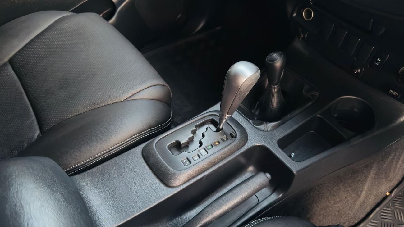 Toyota Hilux DOUBLE CABIN | 3.0L DIESEL | BULL BAR + ROLL BAR | RHD | AUTOMATIC  TRANSMISSION | 2015