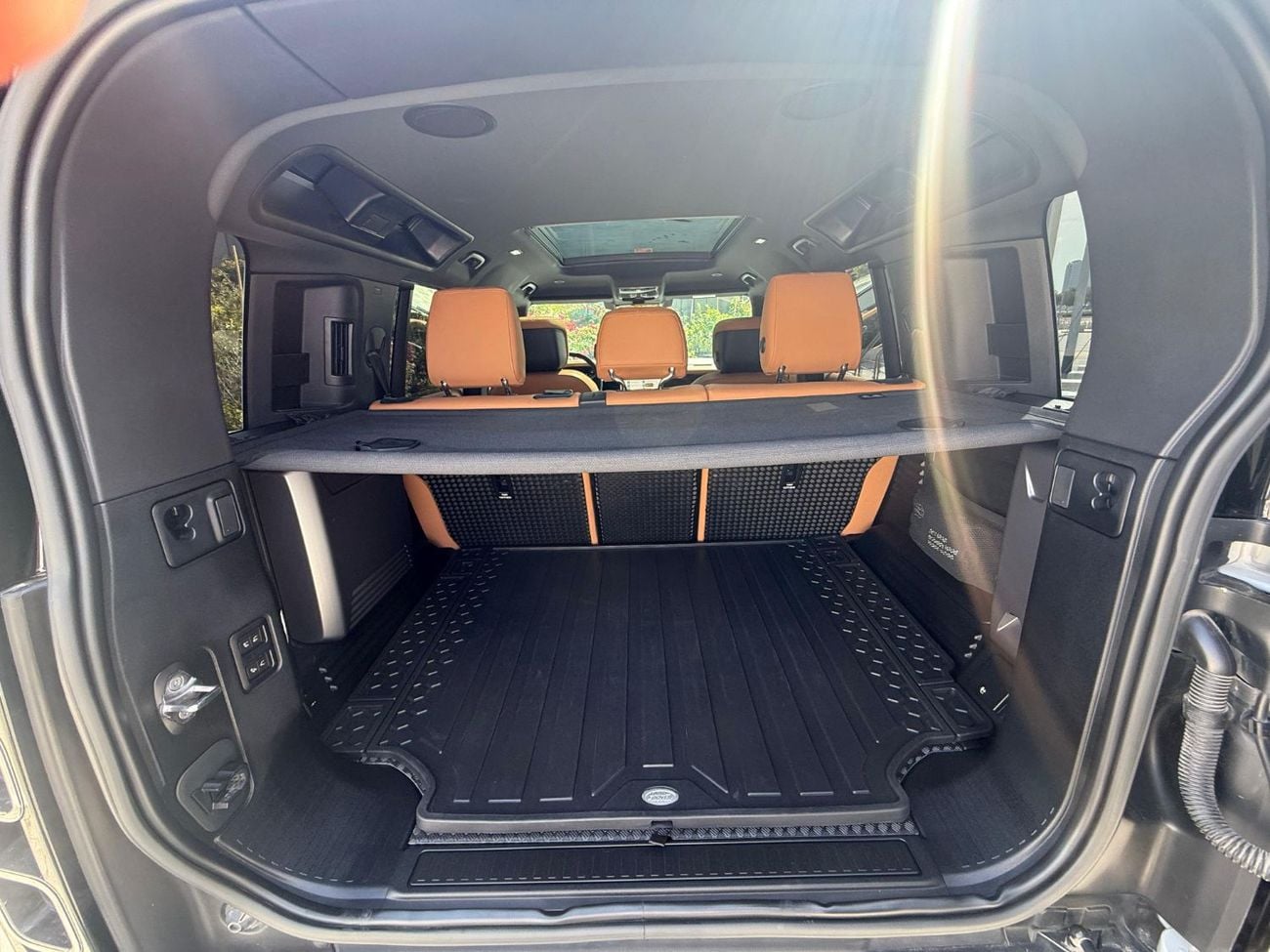 لاند روفر ديفندر 110 X P525 5.0L