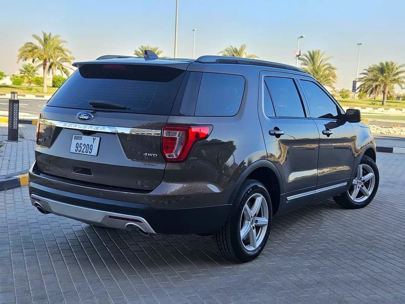 فورد إكسبلورر GCC XLT Full Option Top With Panoramic Roof Premium Condition Single Owner SUV
