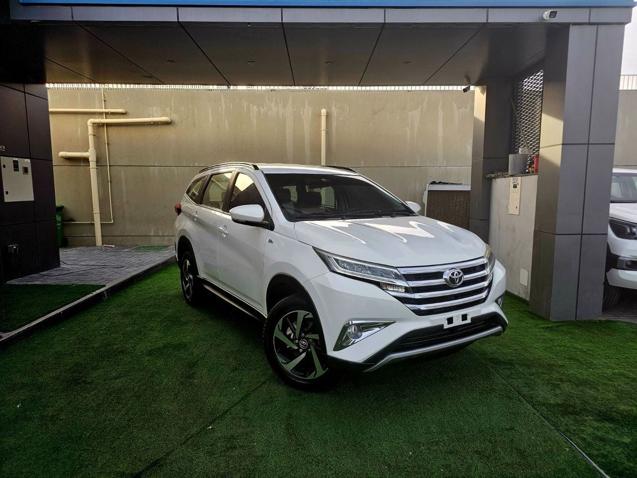 تويوتا راش EX/ PASSENGER 7 SEATS/ LOW MILEAGE