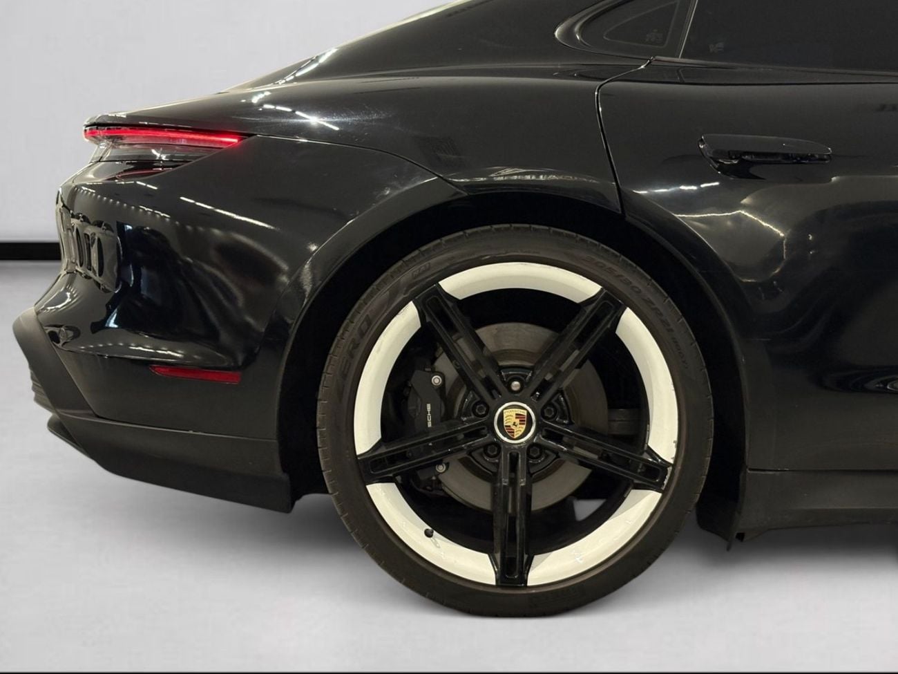 بورش تايكان AED 3,520 P.M | 0% DOWN PAYMENT | PORSCHE TAYCAN STANDARD | EV | 2023 | AMERICAN SPECS